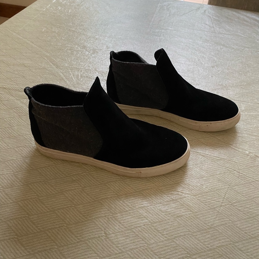 Karl lagerfeld sneakers black with gray leather upper size 6